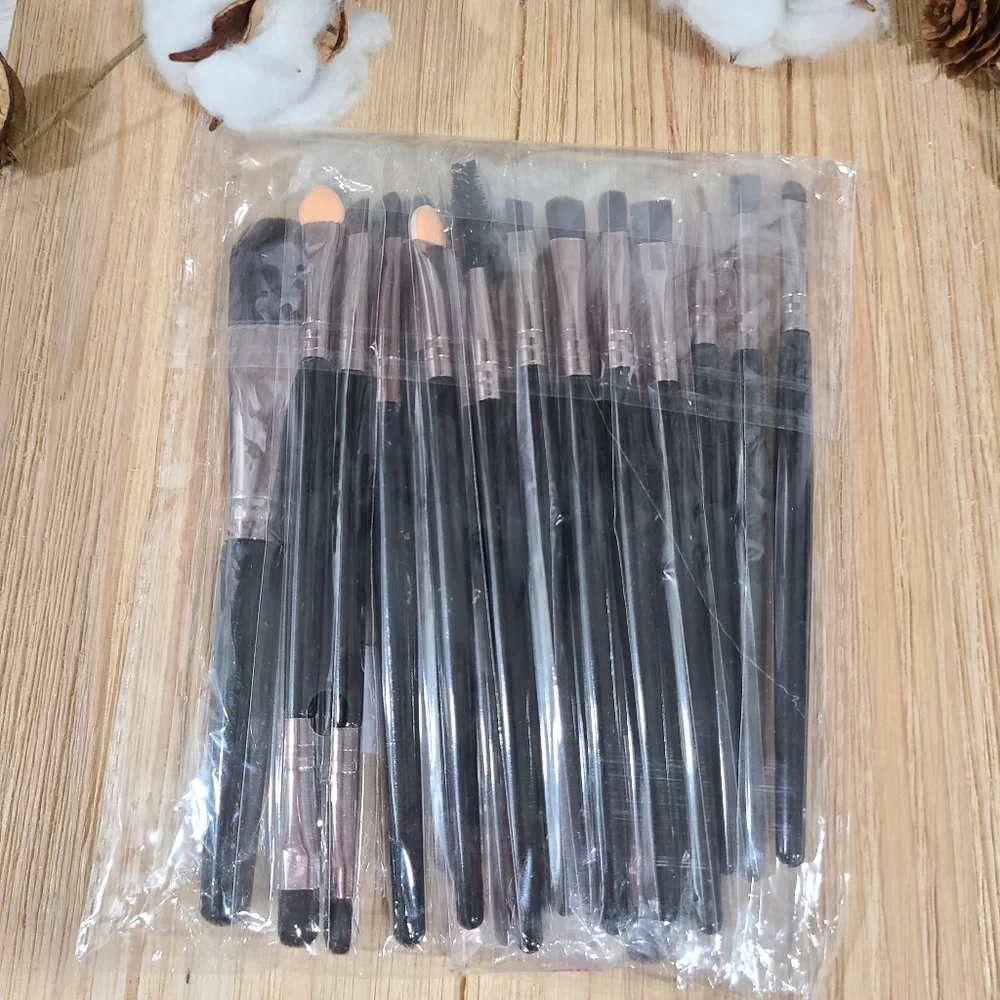🎊🎊HOST PICK!! 🎊🎊NEW🎊🎊20 PC ROSE GOLD AND BLACK Face Makeup Brush Set